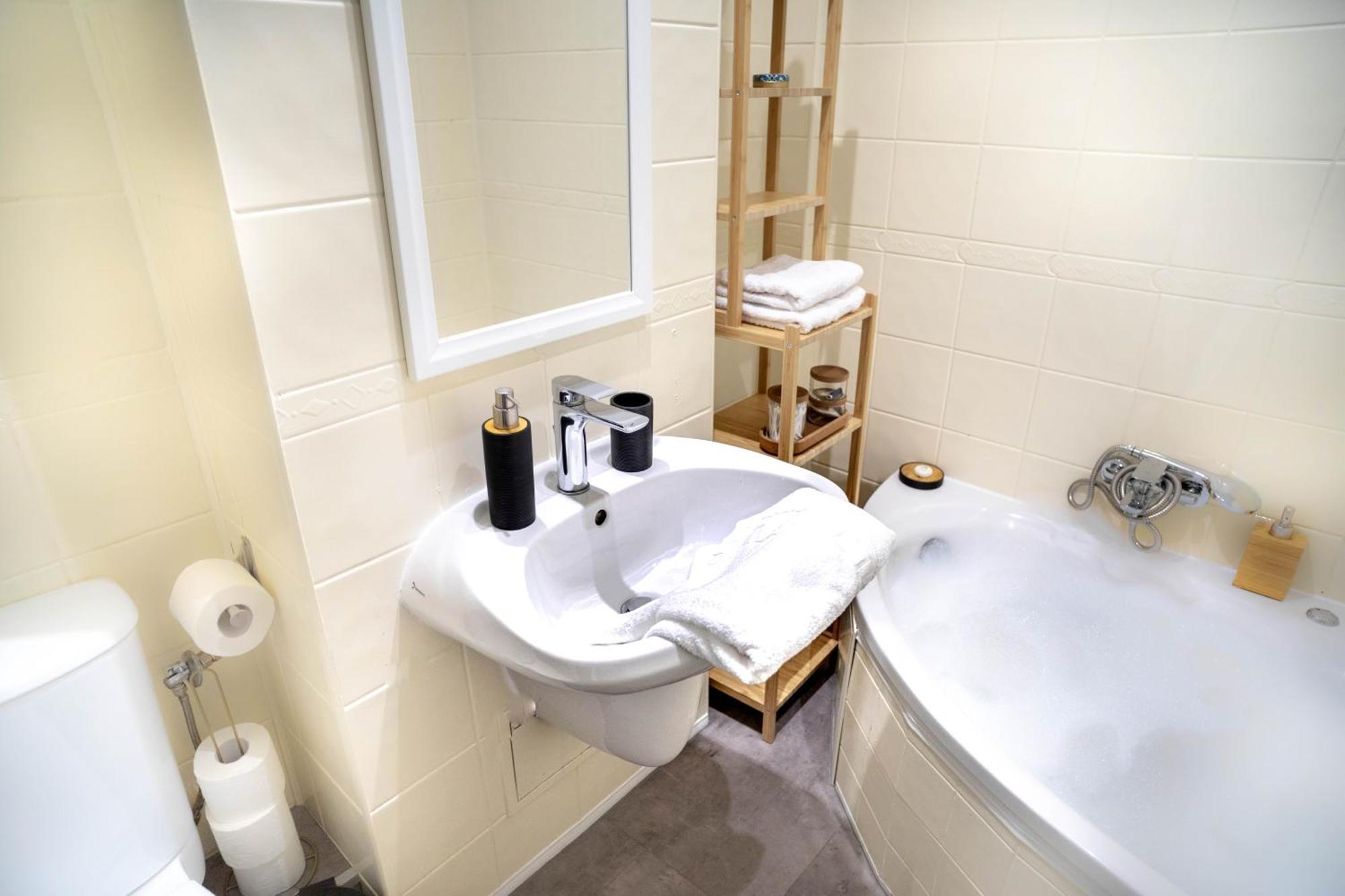 Bird Nest 2 Room Apartment บูคาเรสต์ ภายนอก รูปภาพ